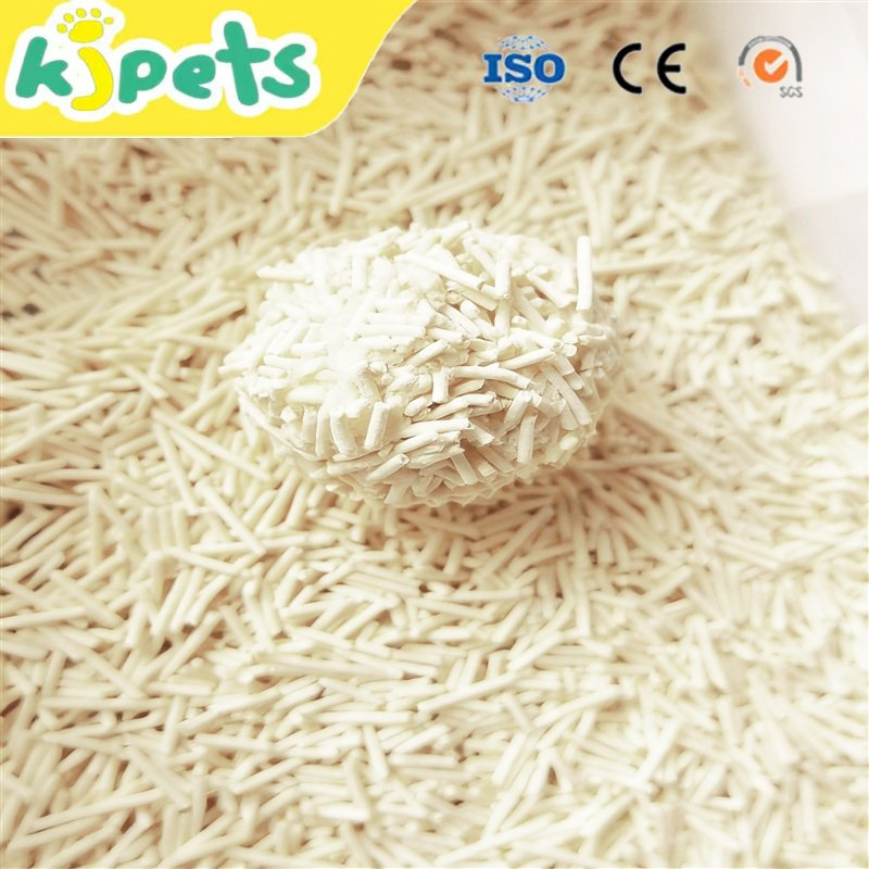 Areia para gatos de tofu com carvão de bambu adicionada, purifica o ar e tem um poderoso efeito de absorção de odores