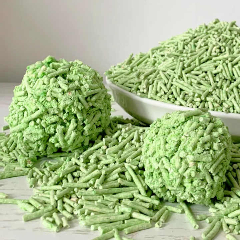 Areia para gatos ecológica e à base de soja disponível nos sabores original fragrante e chá verde