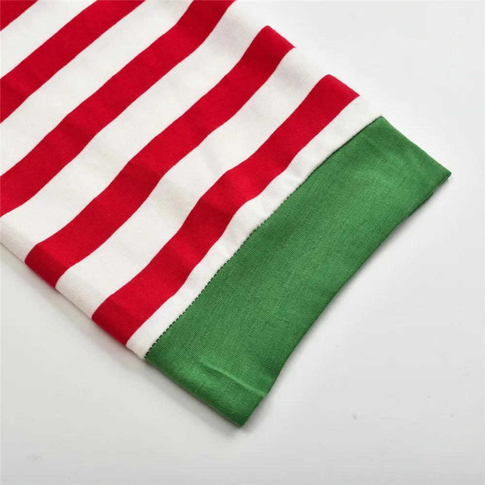 Pijamas navideños familiares personalizados con diseño de logo a juego