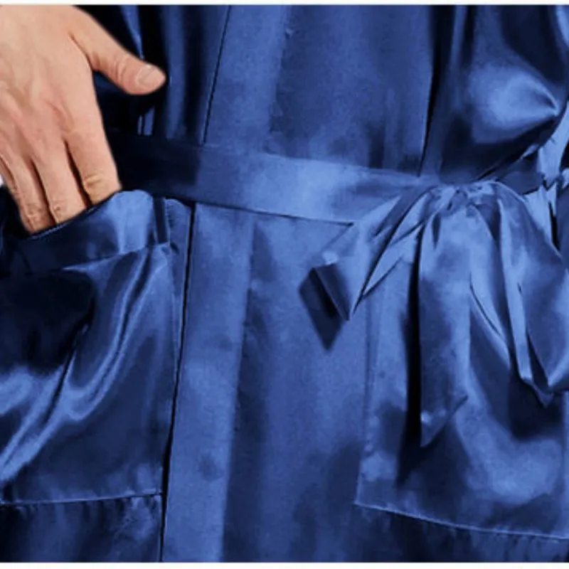 Colección de pijamas elegantes y batas de noche