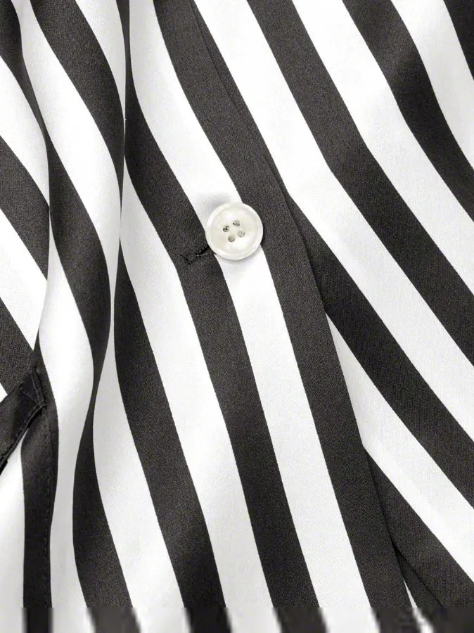 Detalle del cuello del pijama