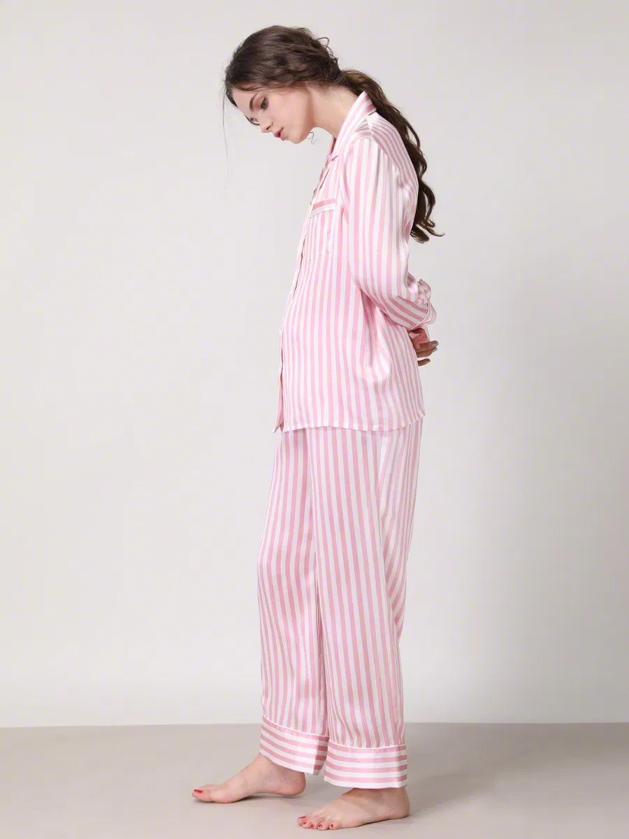 Pijama de seda en color verde oliva