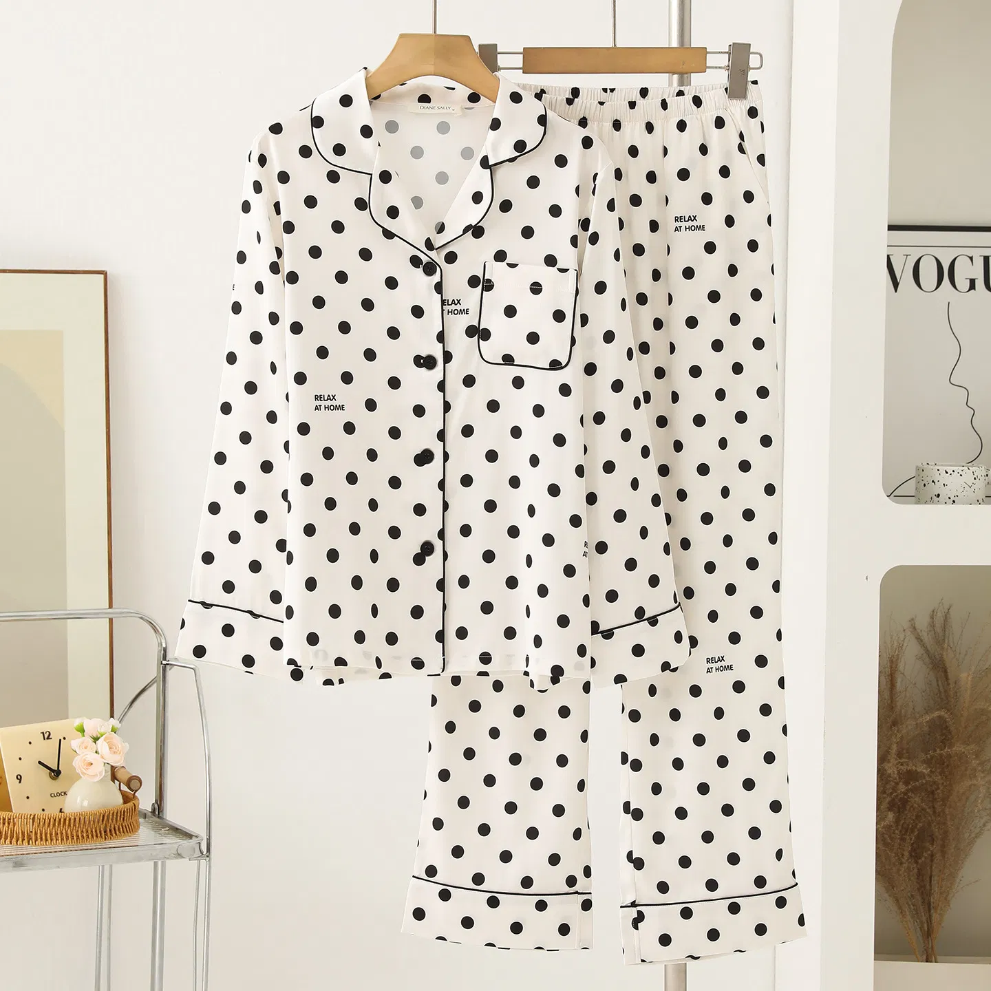 Conjunto de pijama de seda helada para mujeres con lunares clásicos