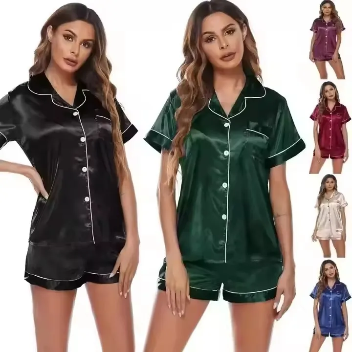Pijamas de satén elegantes y de alta calidad para una relajación acogedora en vacaciones