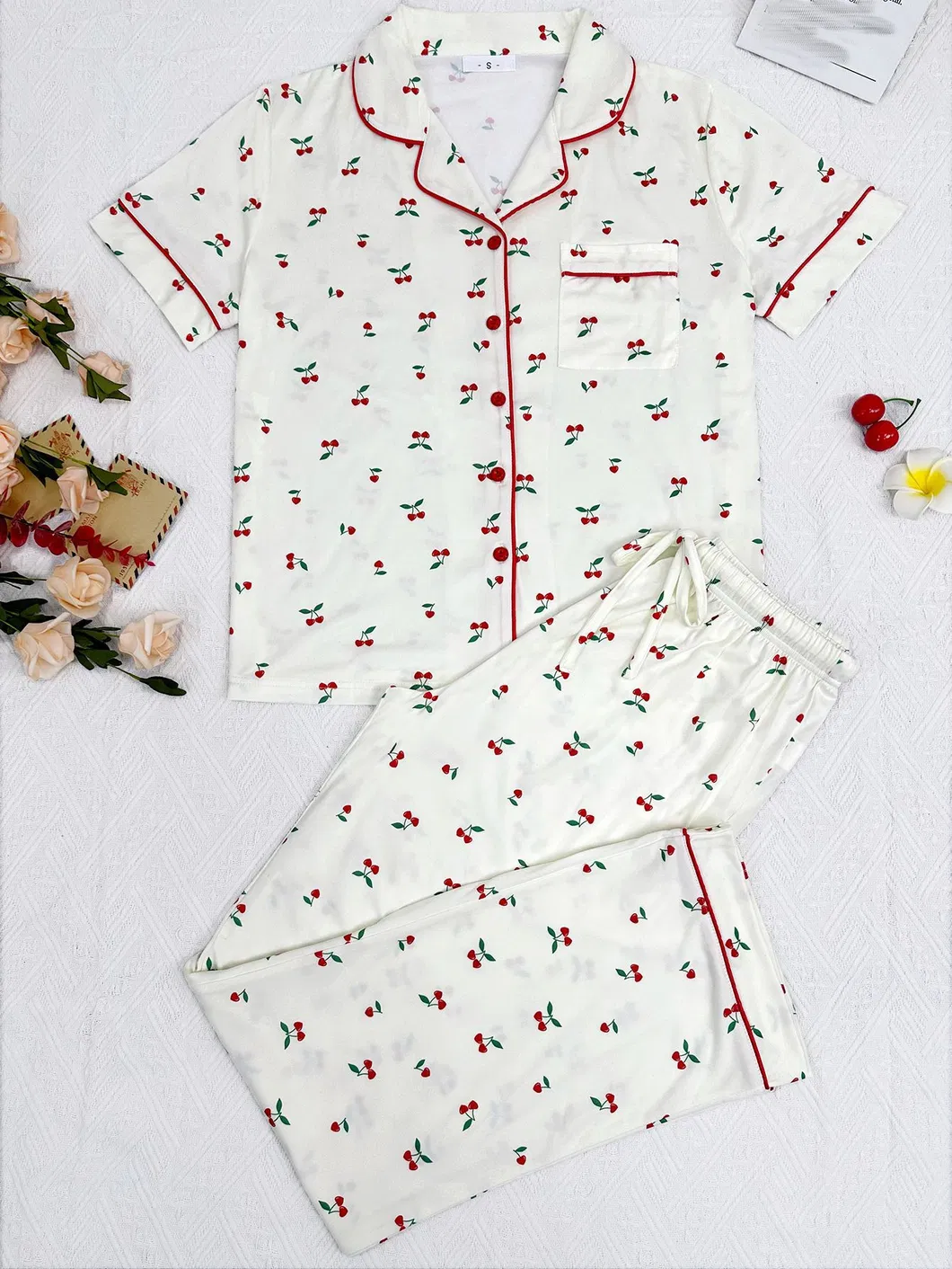 Pijamas familiares navideños y pijamas de satén a la moda