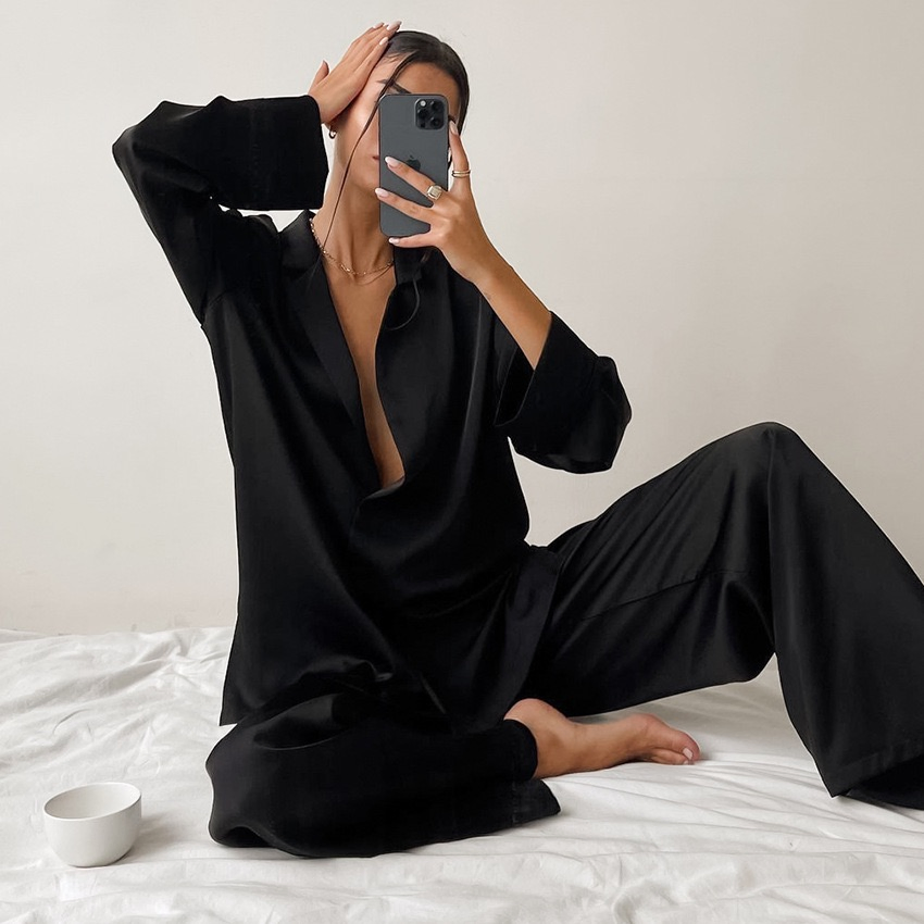 Conjunto de pijamas de dos piezas de camisa de satén suelta de manga larga y pantalón de pierna ancha estilo chica suave
