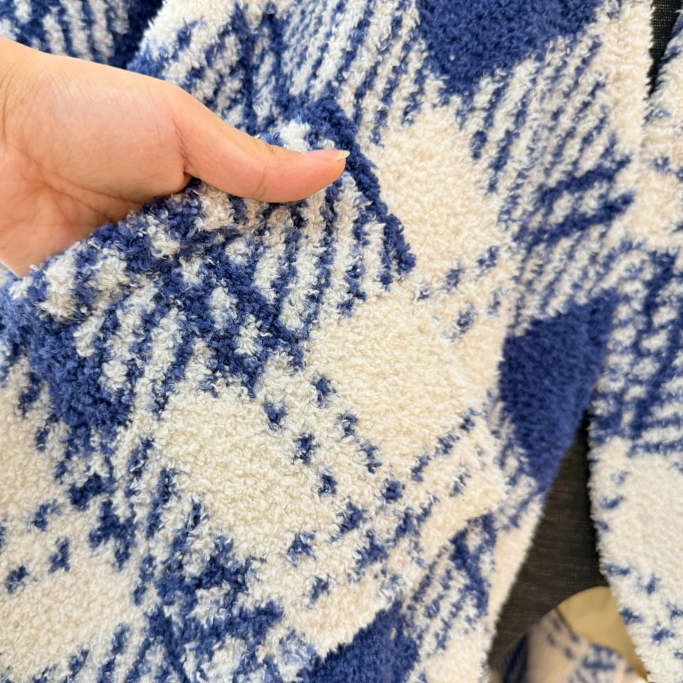 Conjunto de pijamas de coral de felpa a juego para mujeres y hombres