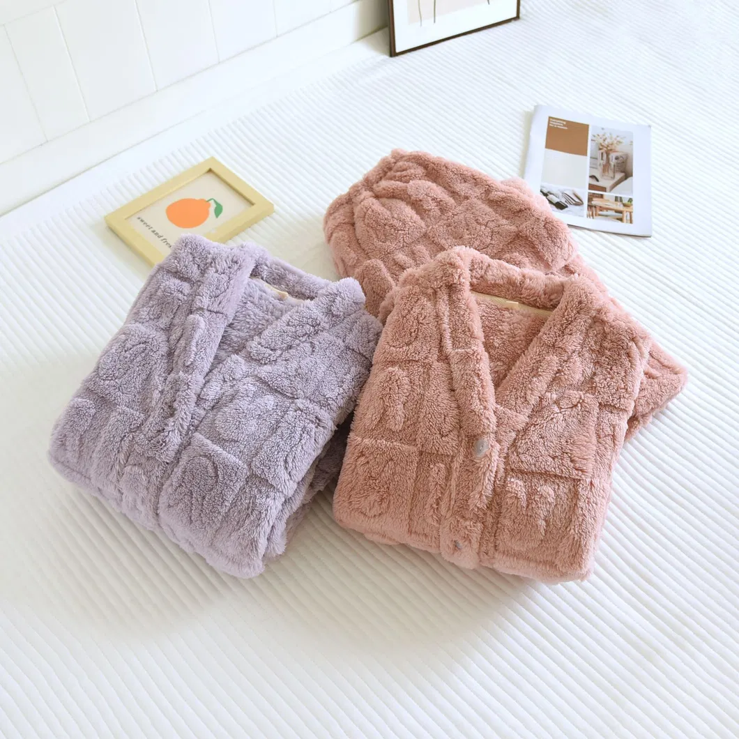 Venta caliente de fábrica, pijamas de coral de terciopelo cálido y casual, ropa de casa suave y cómoda para hombres y mujeres, ideal para relajarse a diario