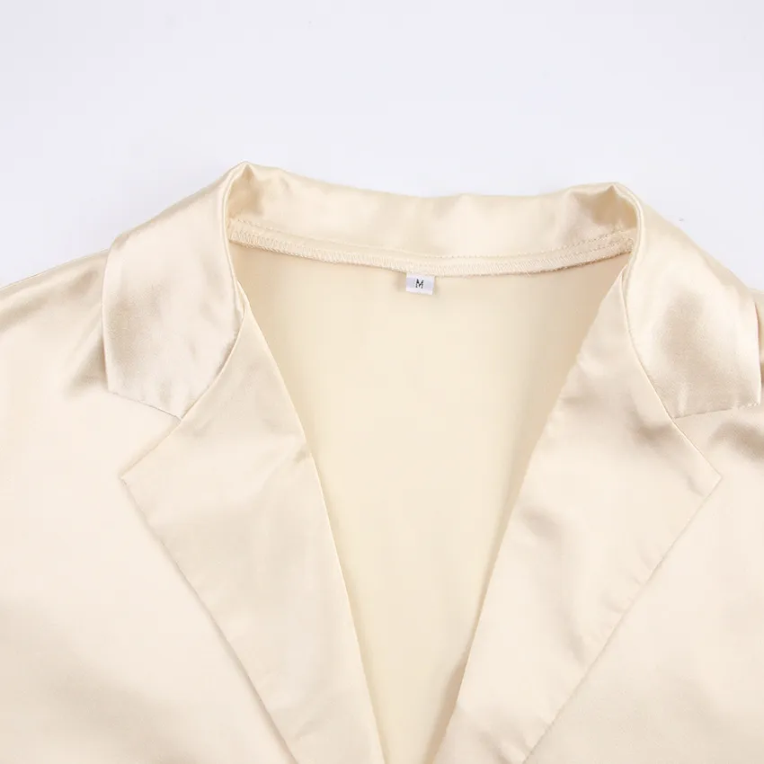 Conjunto de ropa de dormir seda color blanco clásico
