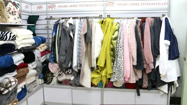 Línea de confección y costura