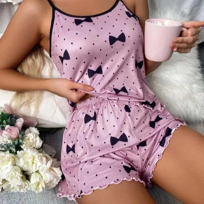 Detalle de pijamas de verano y pantalones cortos