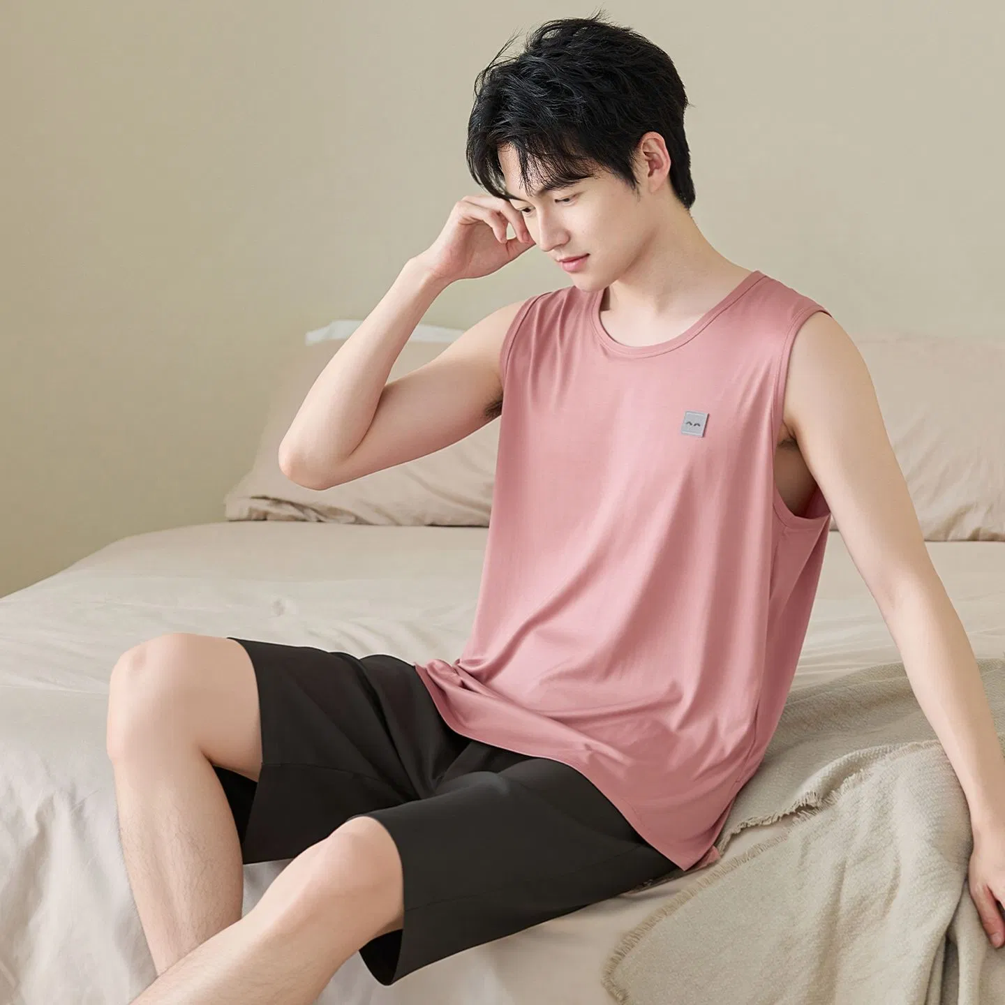 Conjunto de pijama de dos piezas fresco para hombres con chaleco sin mangas y pantalones cortos, ropa de descanso de verano personalizable