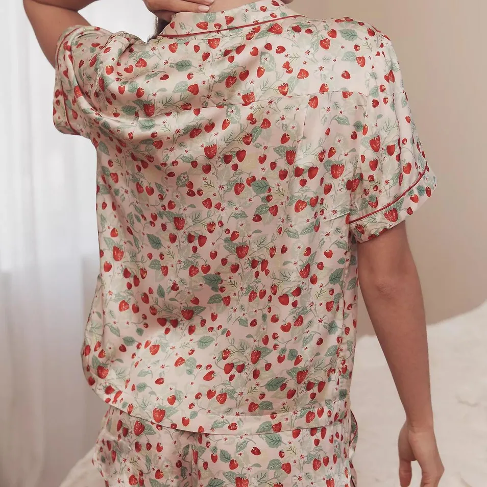 Nuevo artículo caliente conjunto de pijama de impresión digital de frente abierto con mangas cortas y pantalones cortos para mujeres