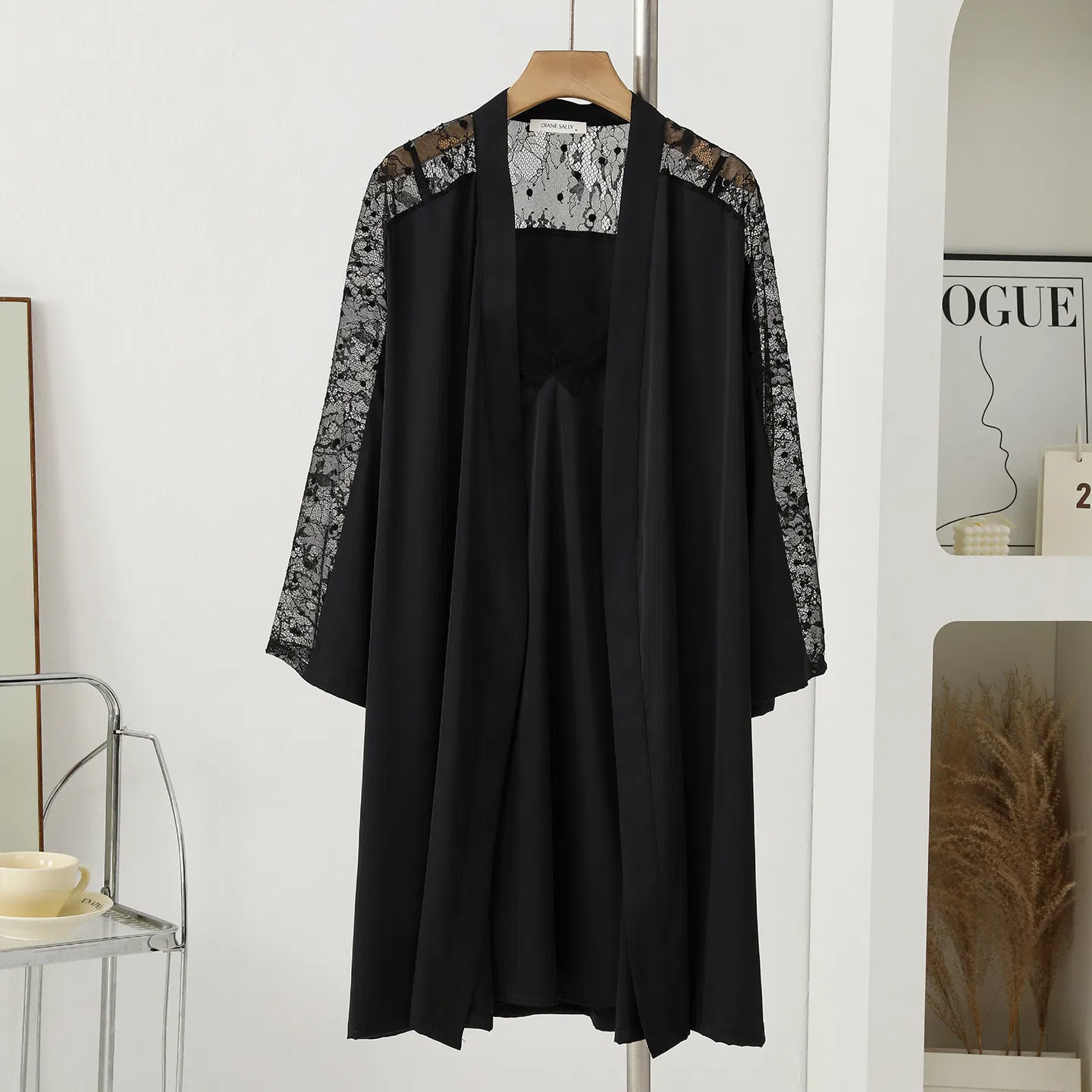 Pijamas de seda con encaje y escote en V cómodos y sexys para mujeres elegantes