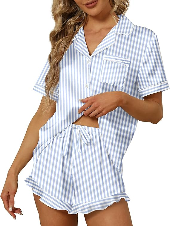 Pijamas de seda satinada para mujeres, con botones, de manga corta y pantalones cortos