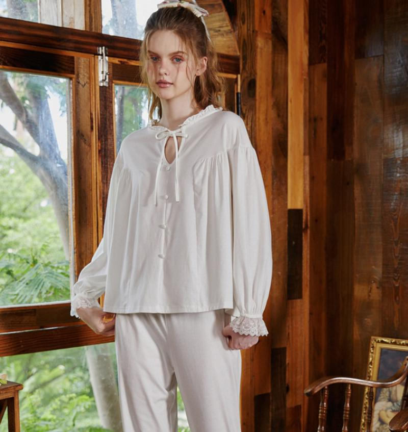 Conjunto de pijama de mujer de algodón de punto suelto de talla grande con cuello alto, decoración de botones, volantes, lazo y encaje, ropa de casa
