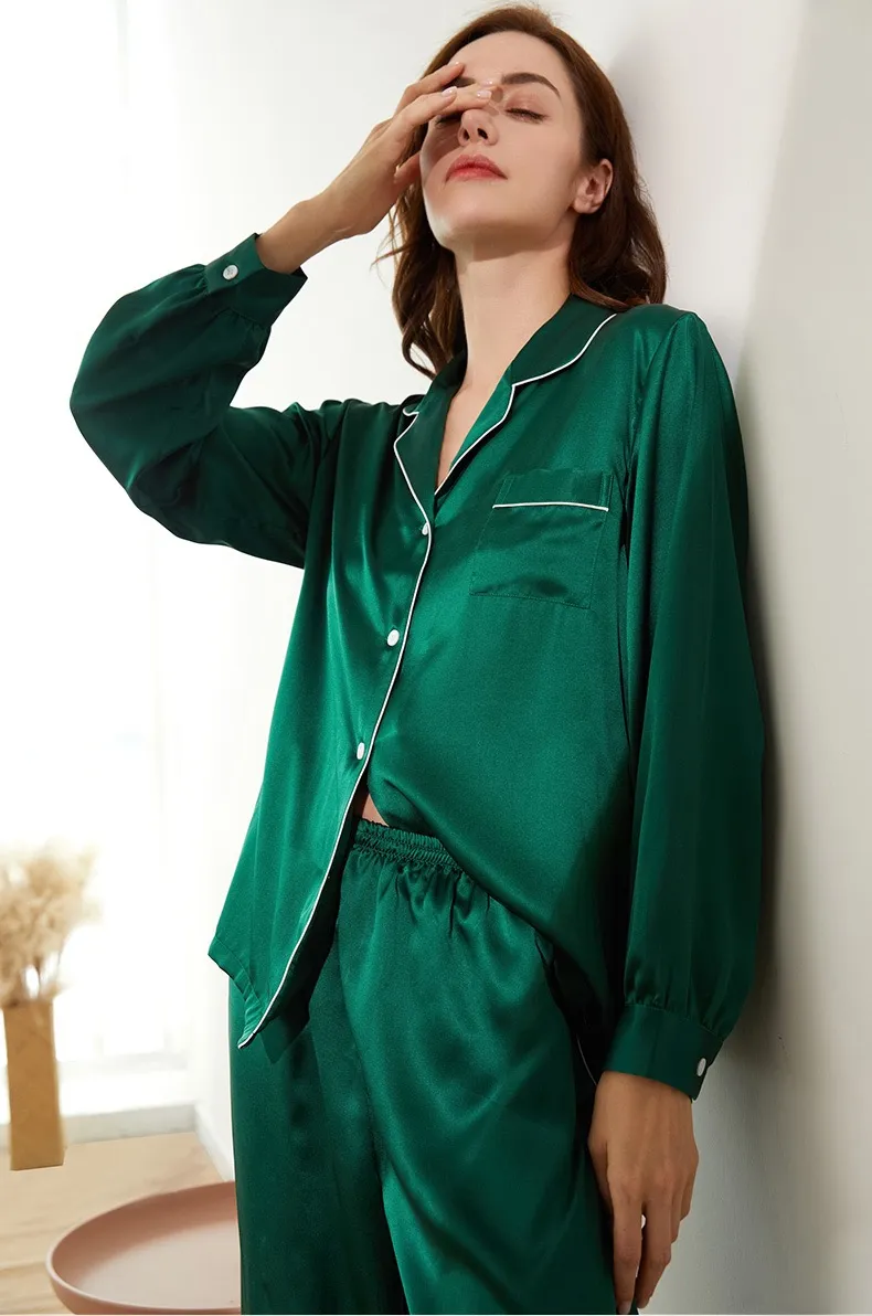 Detalle de Conjunto de Pijamas de Seda Mulberry