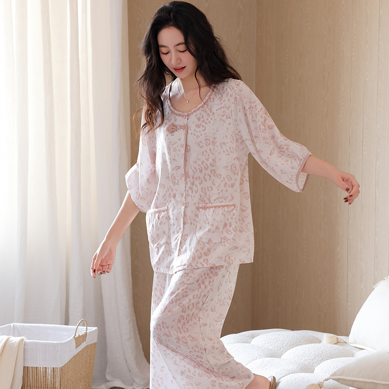 Conjunto de pijamas de verano de lujo suelto con vibra floral 3/4 de manga larga para mujeres de talla grande