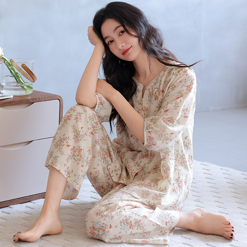 Conjunto de pijamas de verano de lujo suelto con vibra floral 3/4 de manga larga para mujeres de talla grande