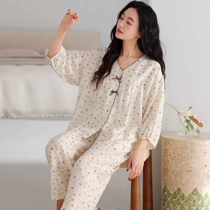 Conjunto de pijamas de verano de lujo suelto con vibra floral 3/4 de manga larga para mujeres de talla grande