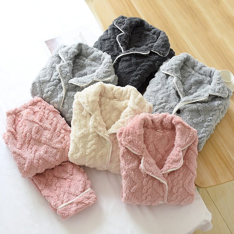 Venta caliente de fábrica, pijamas de coral de terciopelo cálido y casual, ropa de casa suave y cómoda para hombres y mujeres, ideal para relajarse a diario