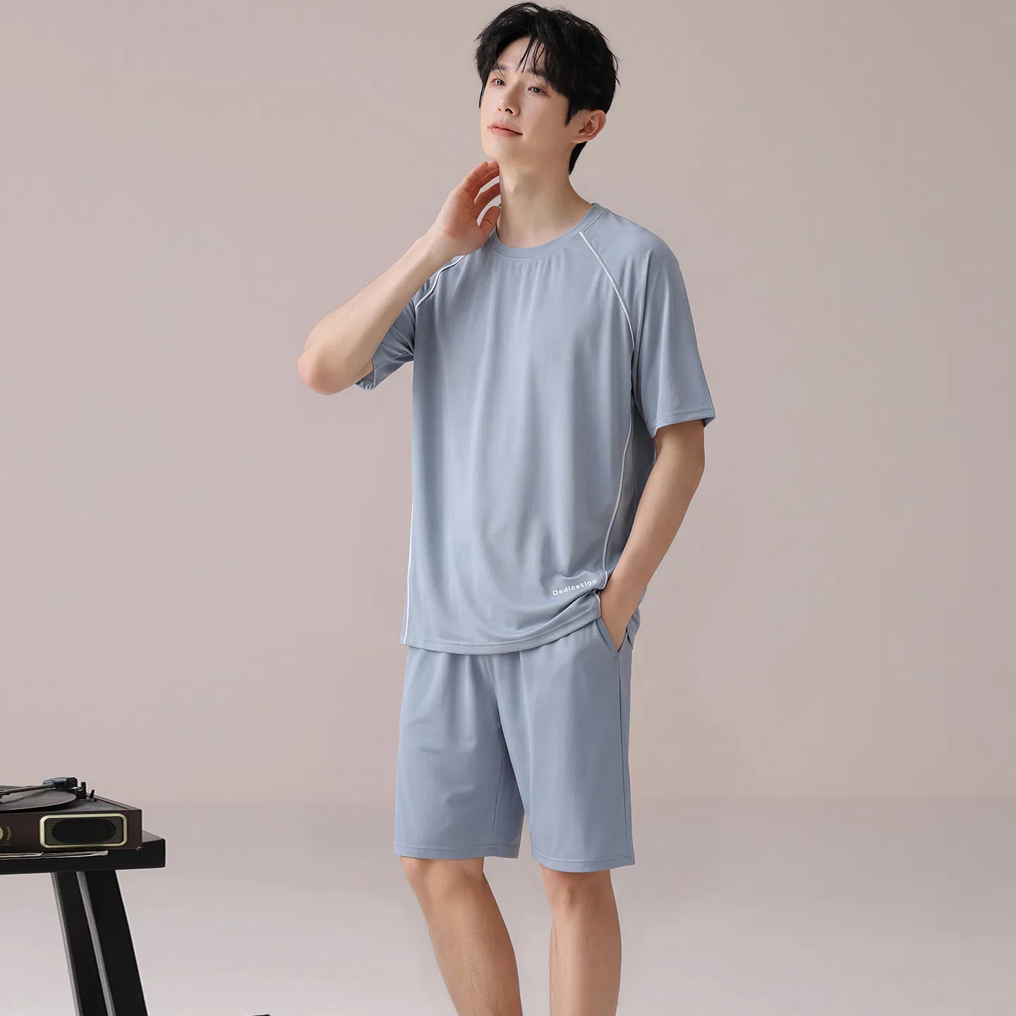 Conjunto de pijama corto de manga corta suelto y simple para hombres, de poliéster elástico y delgado, ideal para el verano, uso casual al aire libre y en casa