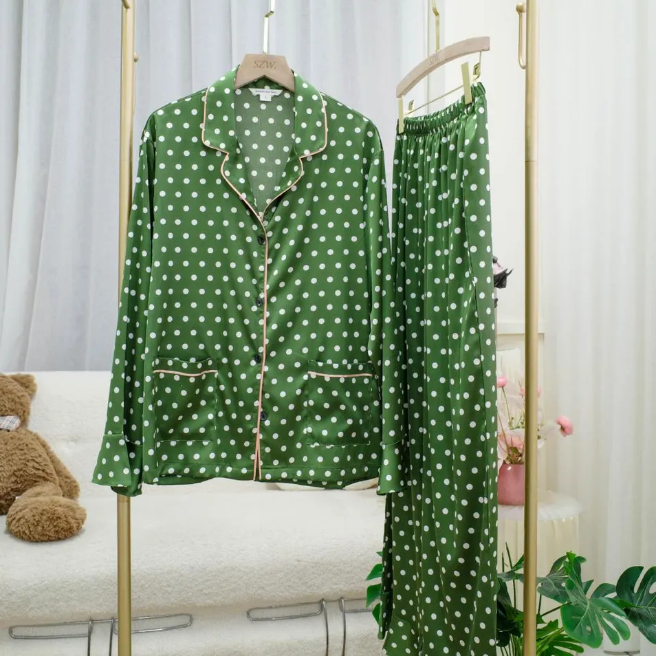Conjunto de pijama de lujo francés para mujeres con mangas abullonadas de lunares verdes
