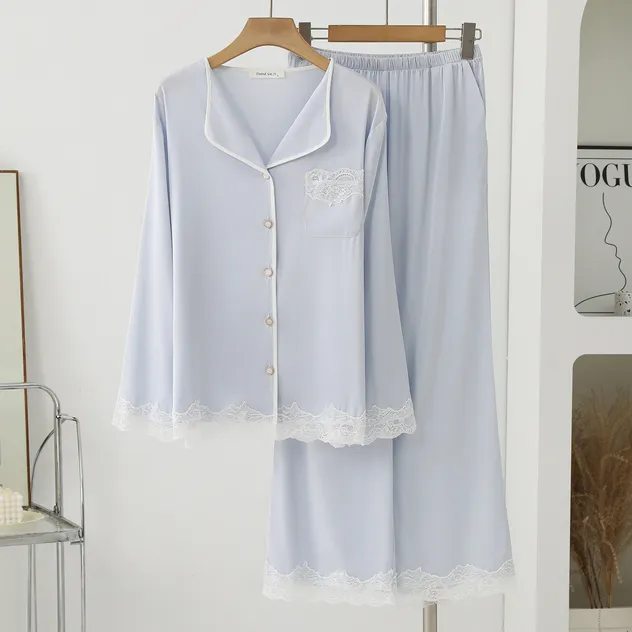 Detalle del pijama de seda helada 2