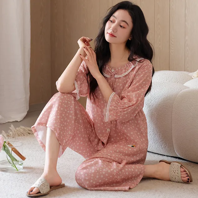 Conjunto de pijamas de verano de lujo suelto con vibra floral 3/4 de manga larga para mujeres de talla grande