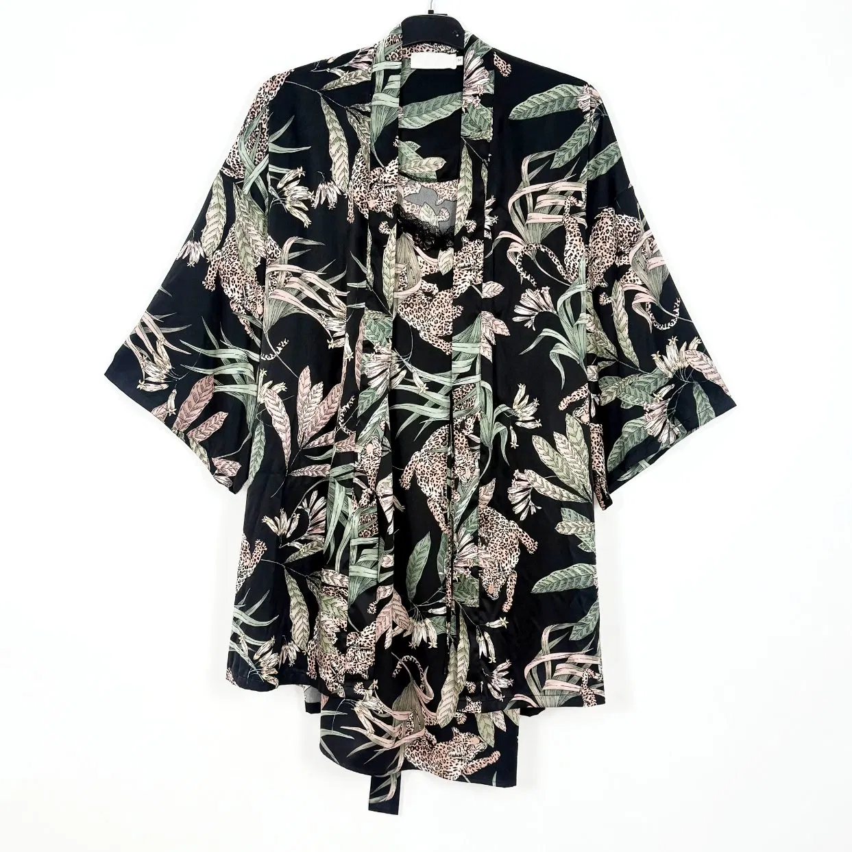 Producción en masa de conjunto de pijama ligero de seda personalizado para el verano relajado