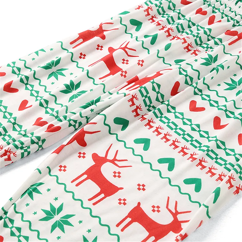 Pijama con motivo de árbol de Navidad