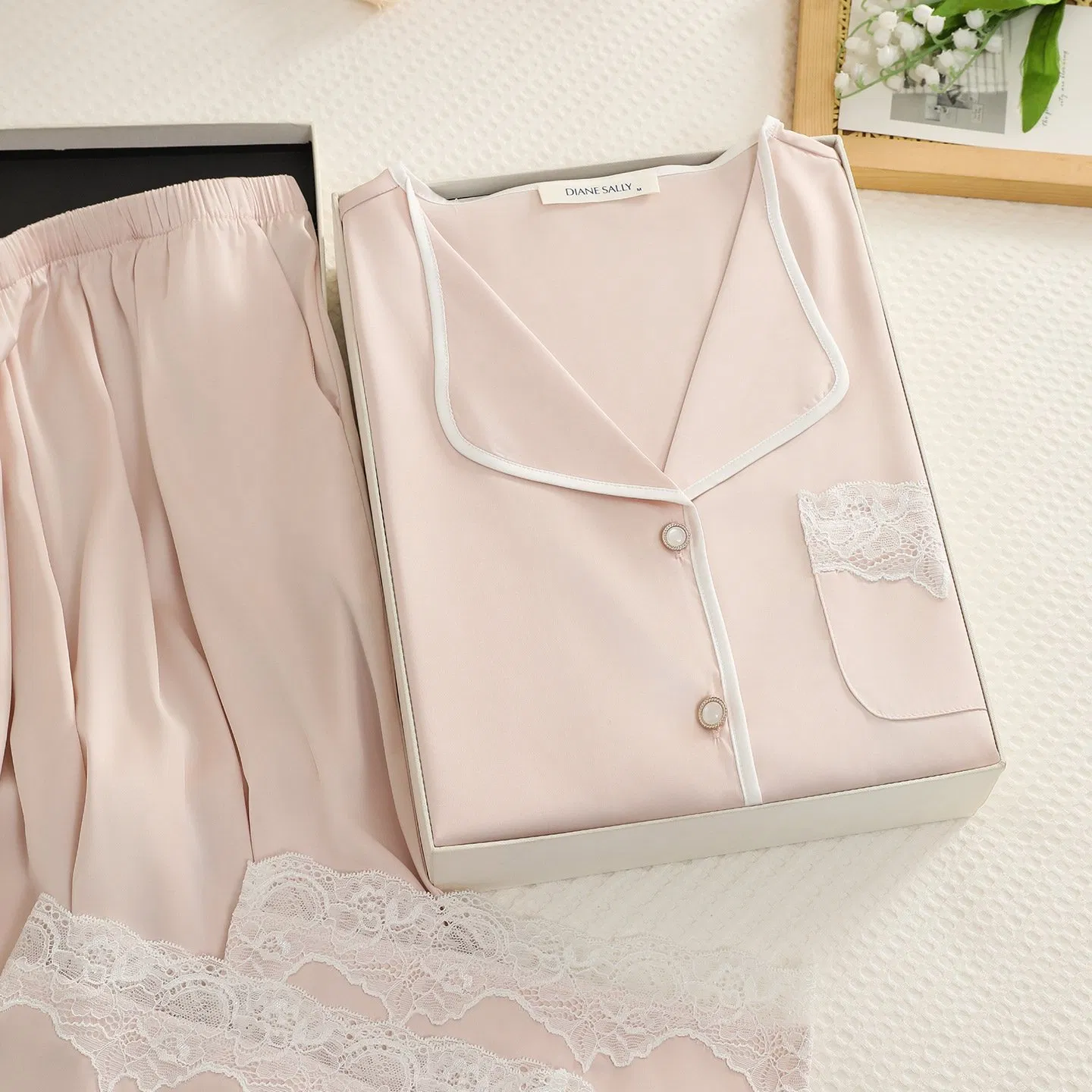 Conjunto de pijama de seda helada para mujer con trim de encaje, de manga larga y pantalones