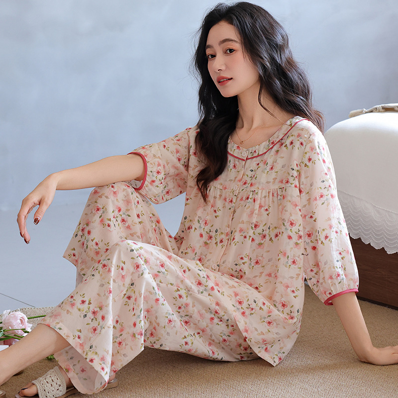 Conjunto de pijamas de verano de lujo suelto con vibra floral 3/4 de manga larga para mujeres de talla grande