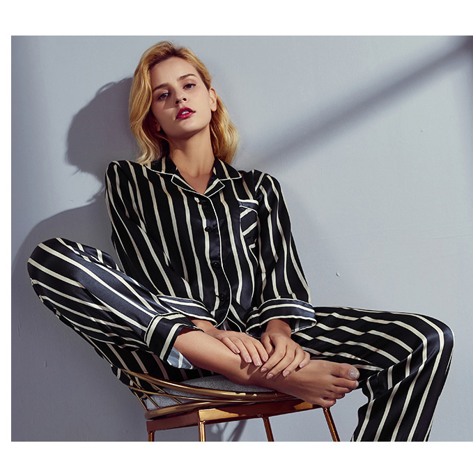 Fabricante de lujo, pijama de seda impresa de seda de morera en oferta con marca personalizada