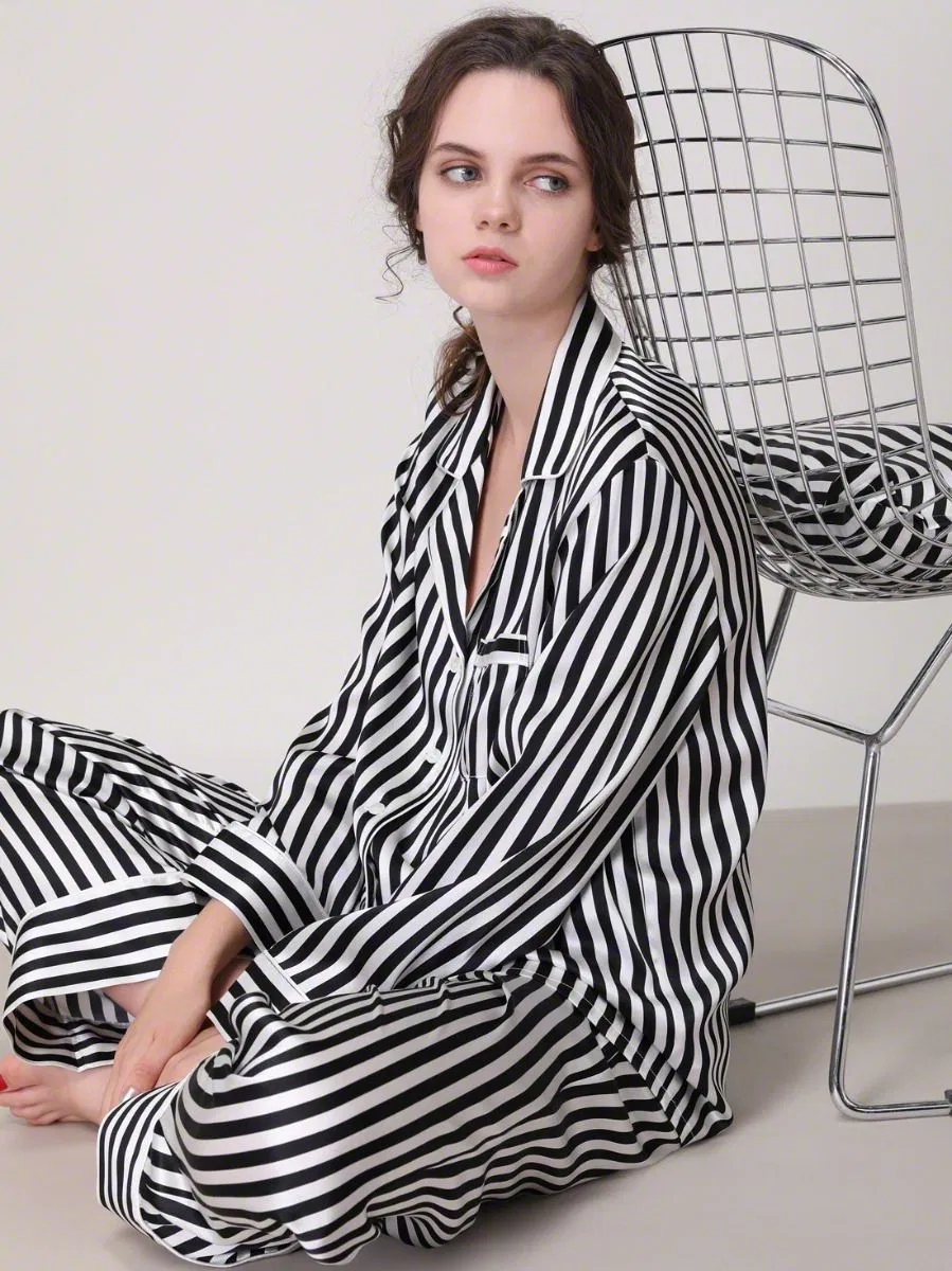 Diseño de pijama de seda clásico