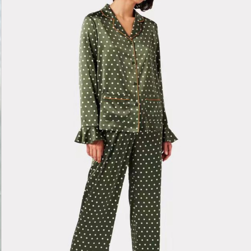 Conjunto de pijama de lujo francés para mujeres con mangas abullonadas de lunares verdes