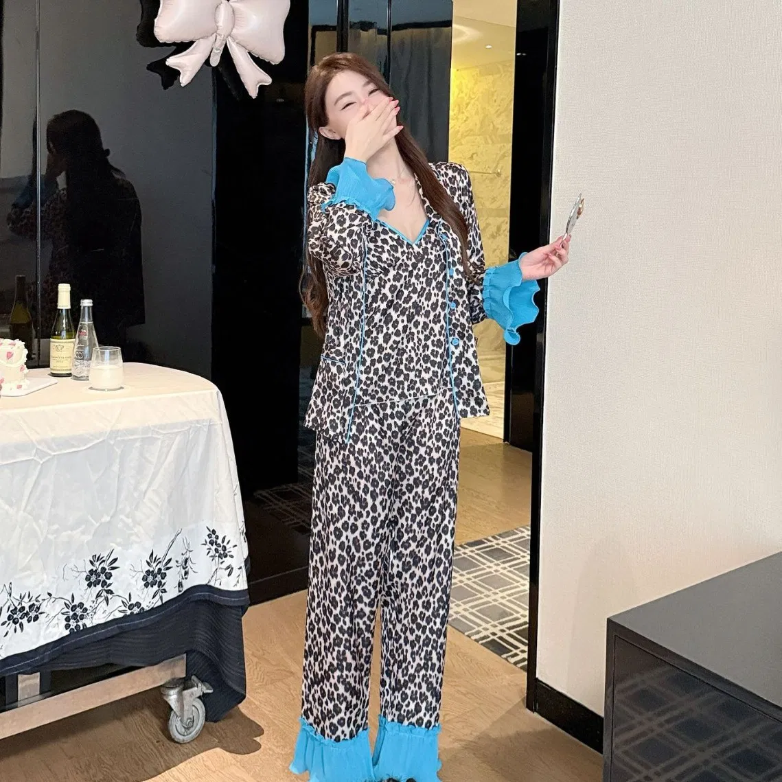 Conjunto de pijama de lujo francés con estampado de leopardo para mujeres, con pantalones de manga larga