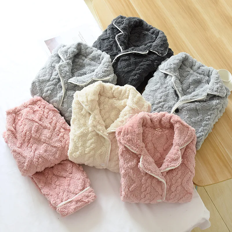 Venta caliente de fábrica, pijamas de coral de terciopelo cálido y casual, ropa de casa suave y cómoda para hombres y mujeres, ideal para relajarse a diario