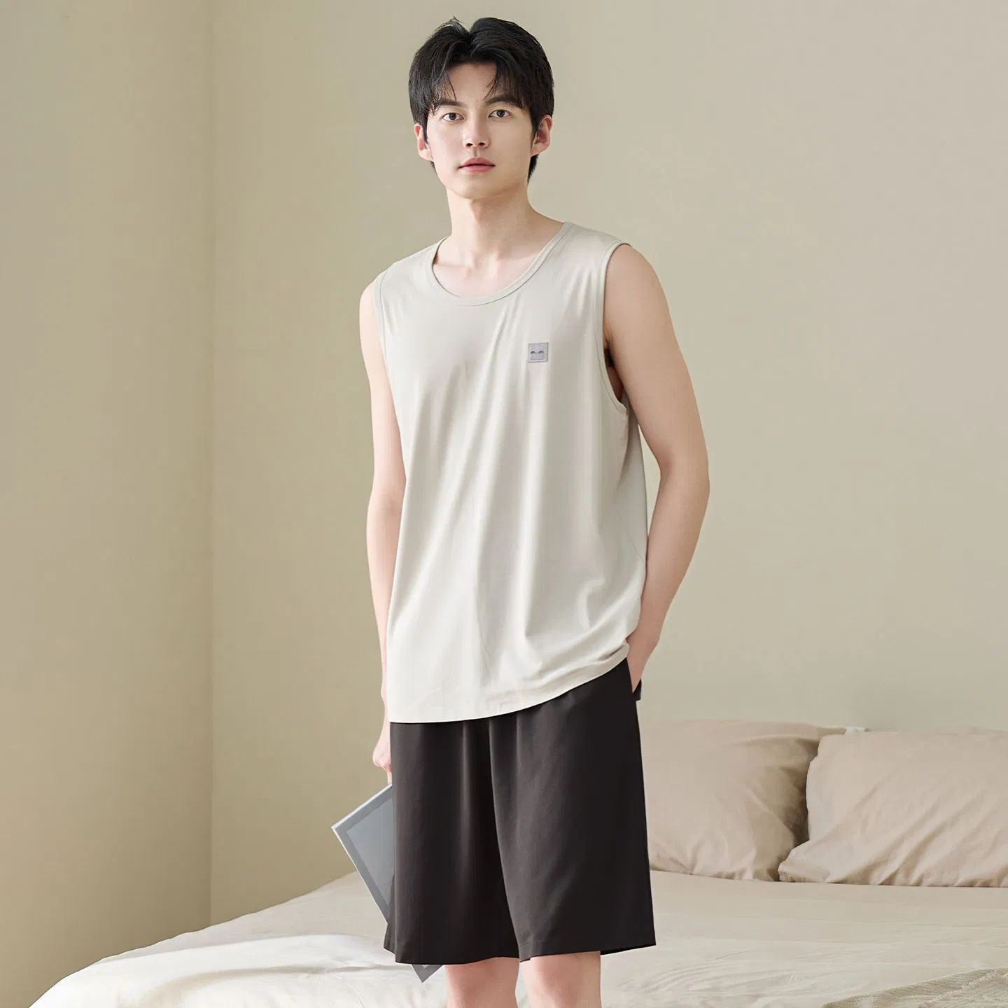 Conjunto de pijama de dos piezas fresco para hombres con chaleco sin mangas y pantalones cortos, ropa de descanso de verano personalizable