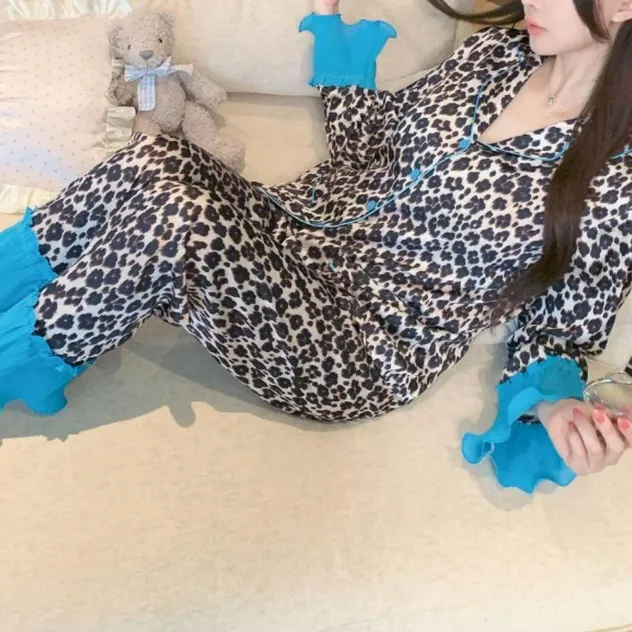 Detalle del pijama de leopardo 1
