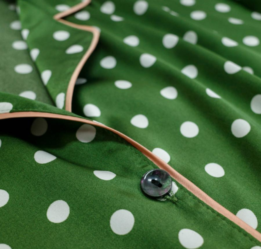 Conjunto de pijama de lujo francés para mujeres con mangas abullonadas de lunares verdes