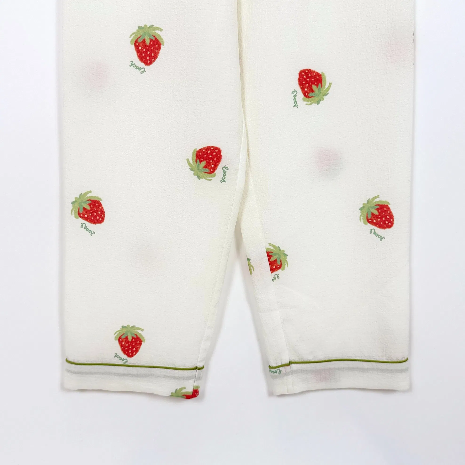 Compra al por mayor de un conjunto de pijama de seda personalizado de verano asequible y de corte holgado