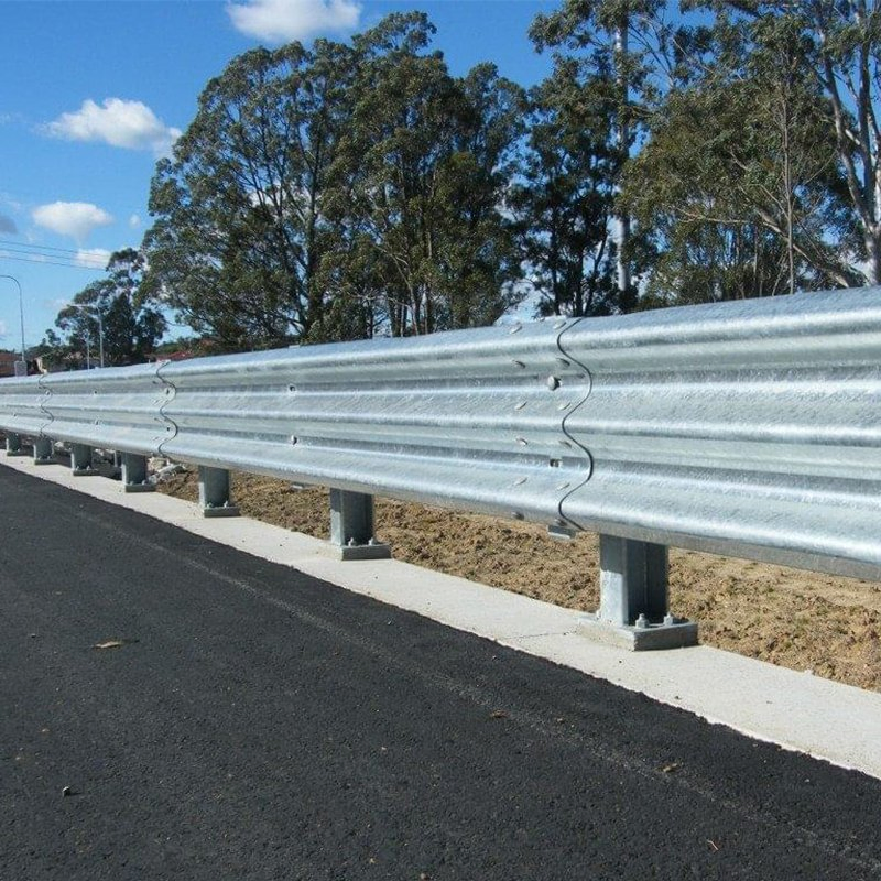 Road Safety Drains Highway Road Diversion Steel Hot DIP Galvanized W Beam Three Beam Highway Traffic Crash Barrier Guardrail