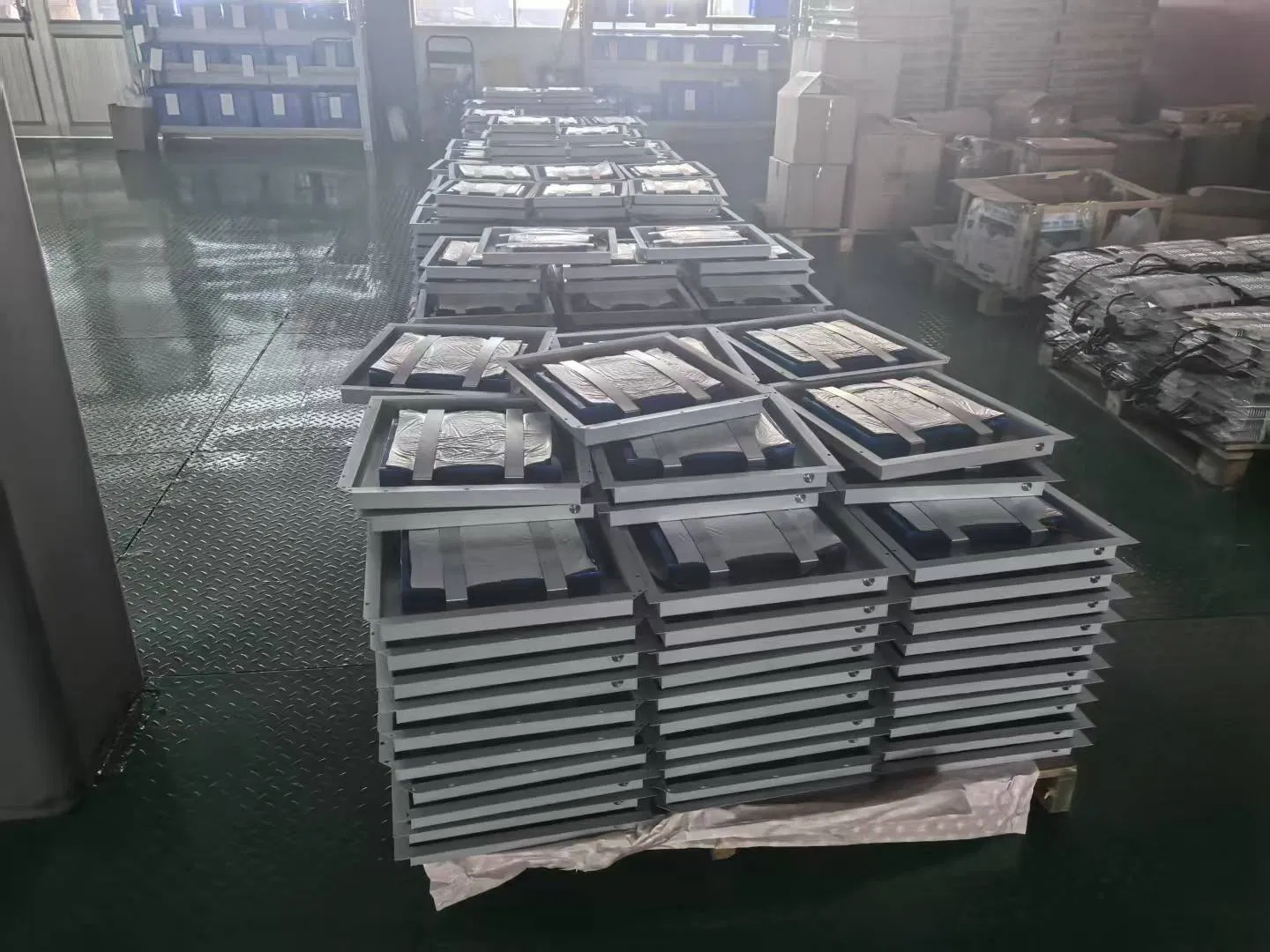 Waterproof Outdoor LED Solar Street Light for All Weather Conditions