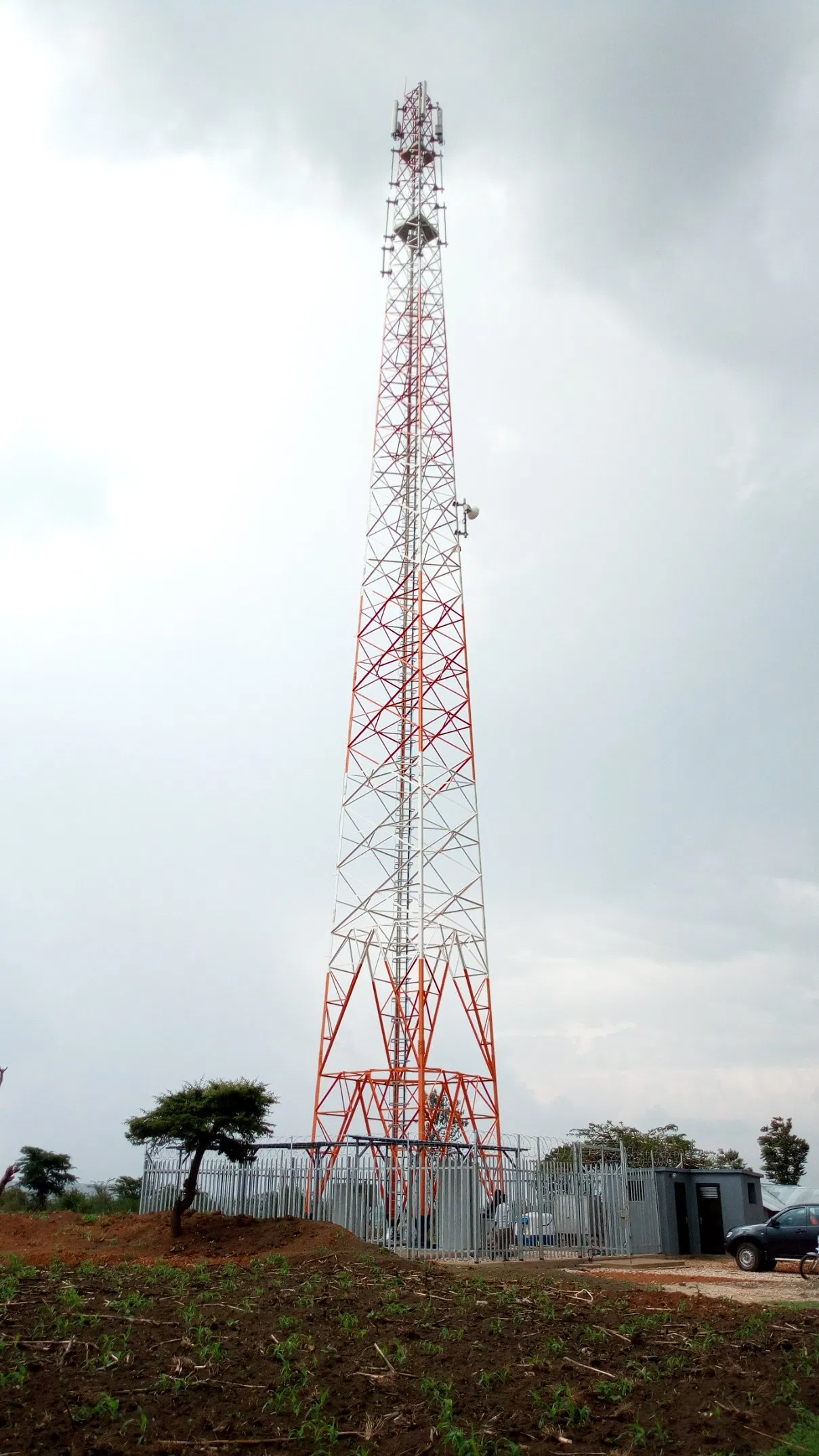 Angular Self-Supporting Steel Telecom Tower with WiFi Antenna with Customization