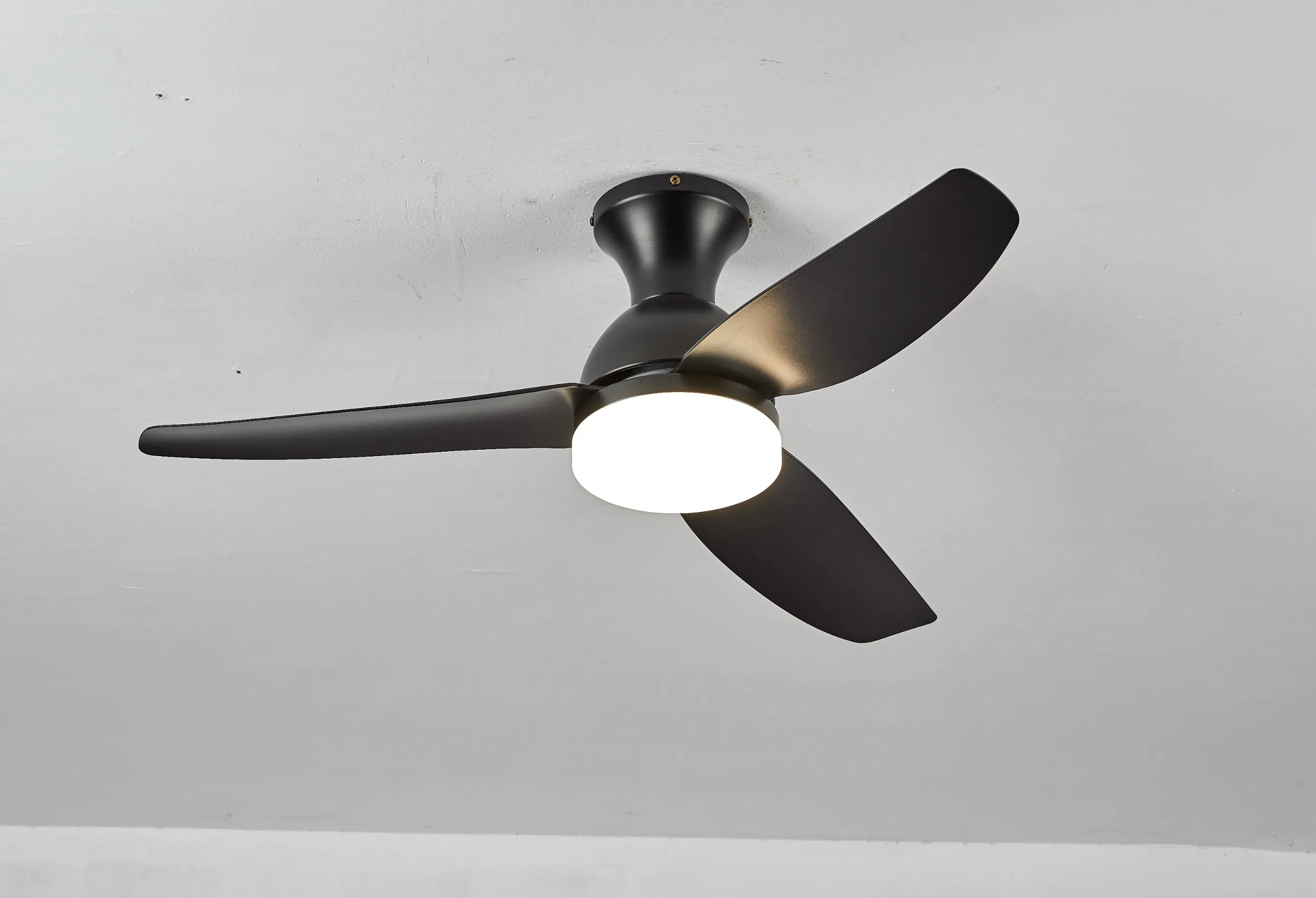 Cost Effective Safe Use Quiet Operation LED Fan Light for Dining Room