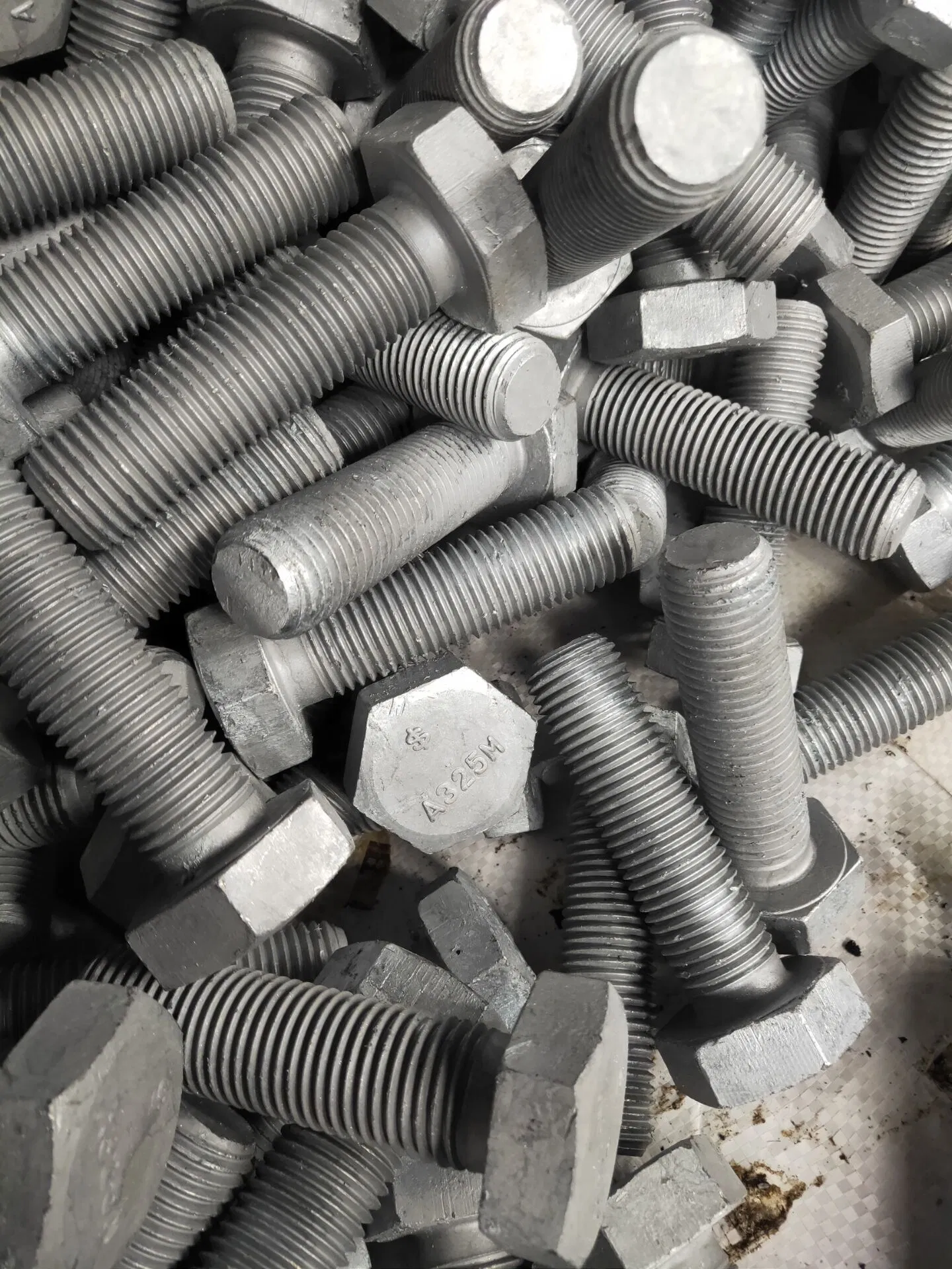 ASTM A325m Heavy Hex Bolt 8.8 Grade Hot DIP Galvanized M12 M16 M18 Weather Resistant Carbon Steel Hex Bolts for Heavy Duty Structural Connections