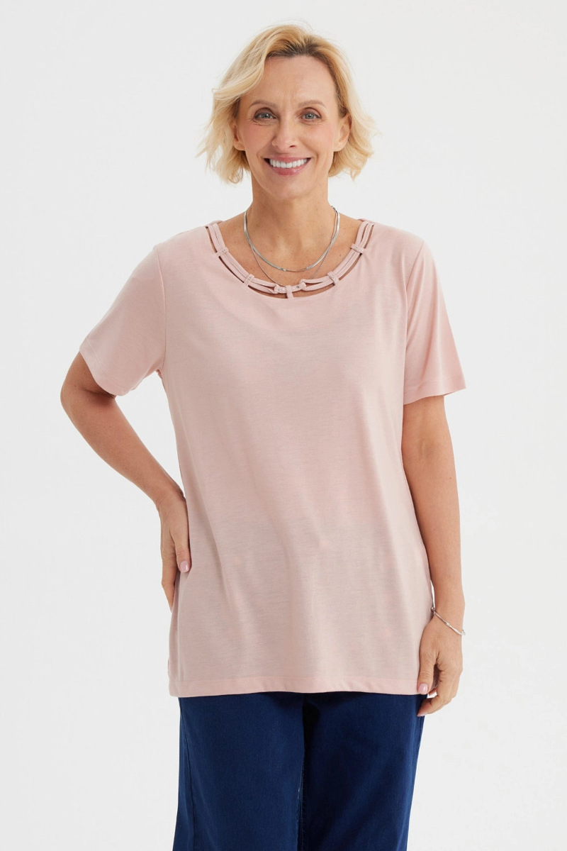 Trendy Women's Graphic Tee for Casual Outings and Everyday Wear