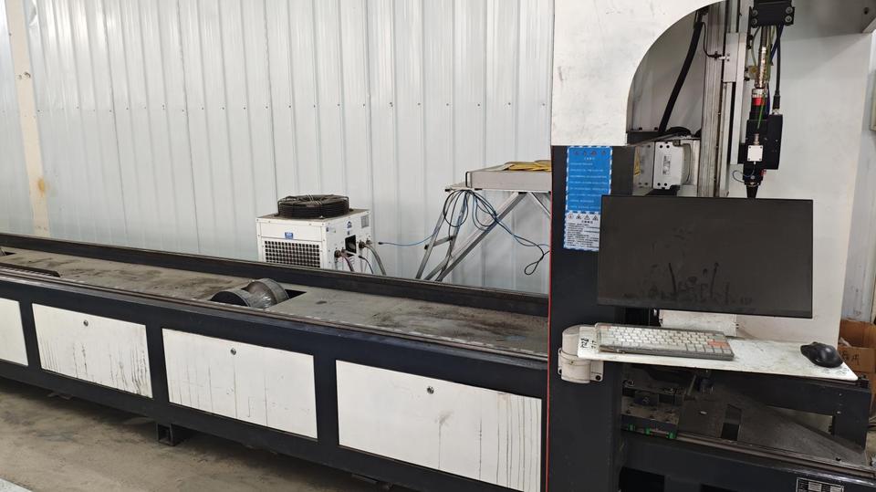 Folding container house compact transport and rapid deployment