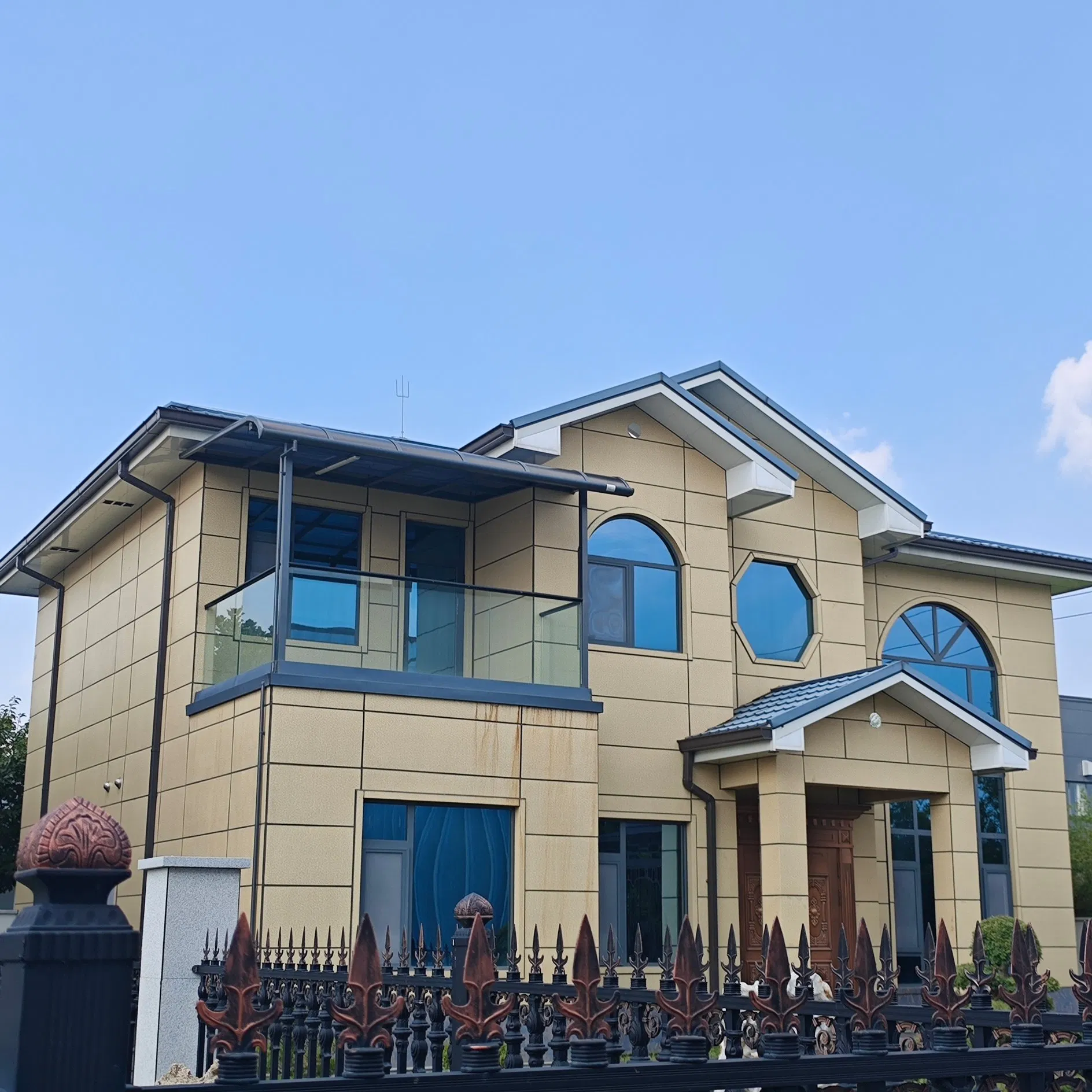 High Quality Prefabricated Houses, Light Steel Villas, Frame Structures Made in China